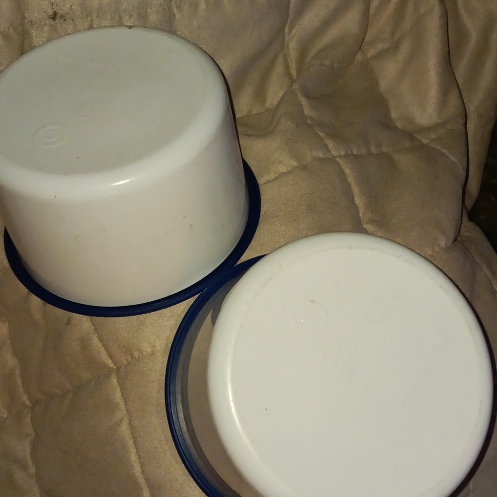 Tupperware containers - Picture 2 of 4